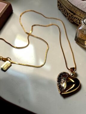 Gold Heart Locket Necklace - Elegant Women's Pendant by Fucci Minnulli